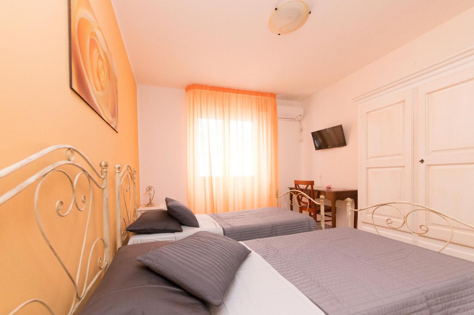 B&B La Casa Nel Borgo Specchia Exterior photo